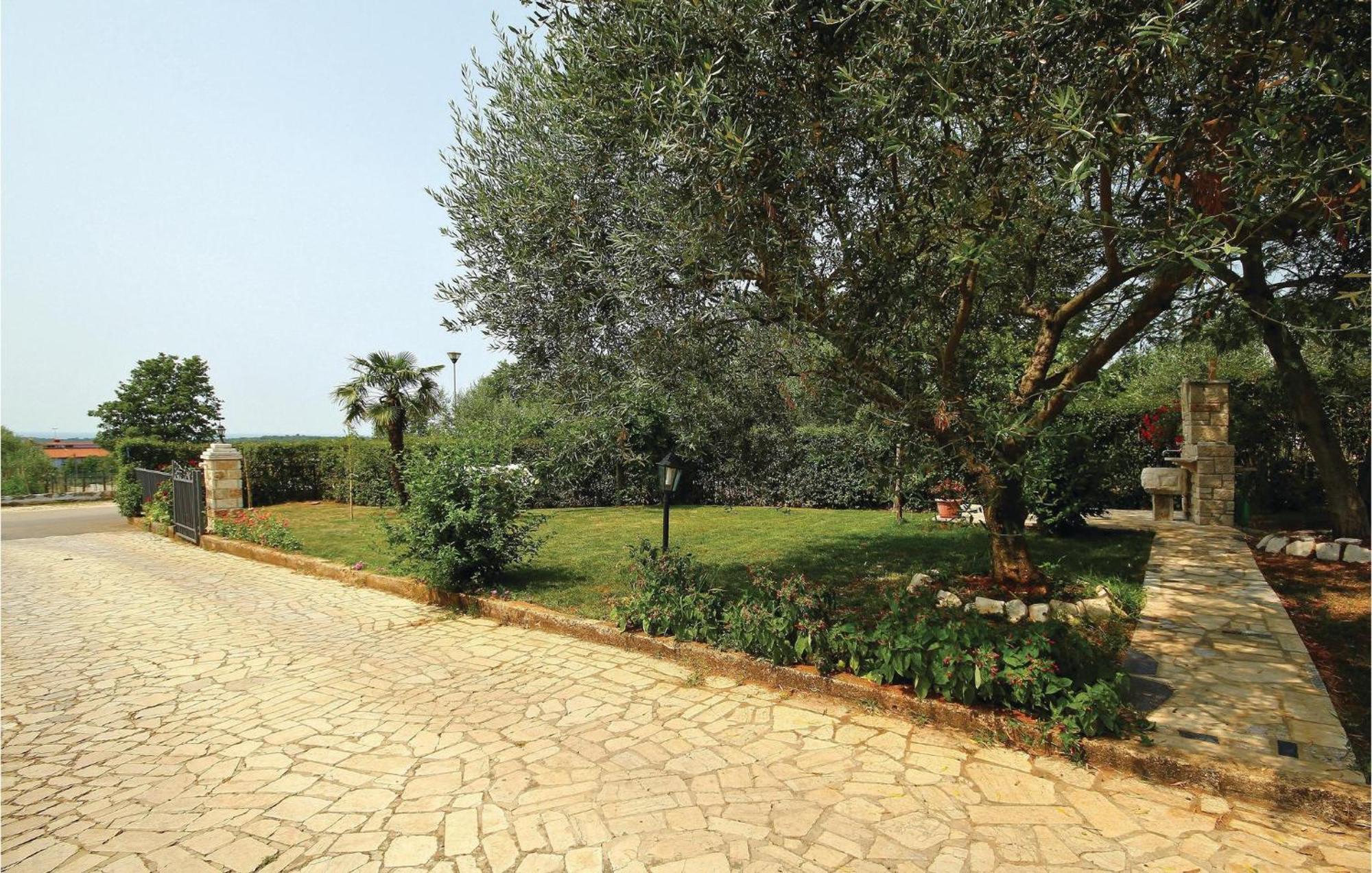 Beautiful Apartment In Porec With Wifi ภายนอก รูปภาพ