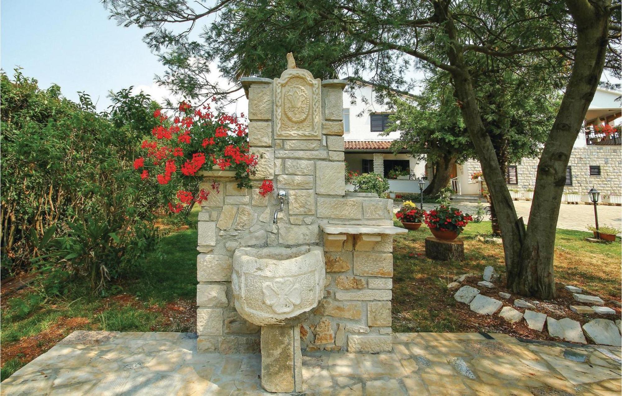 Beautiful Apartment In Porec With Wifi ภายนอก รูปภาพ