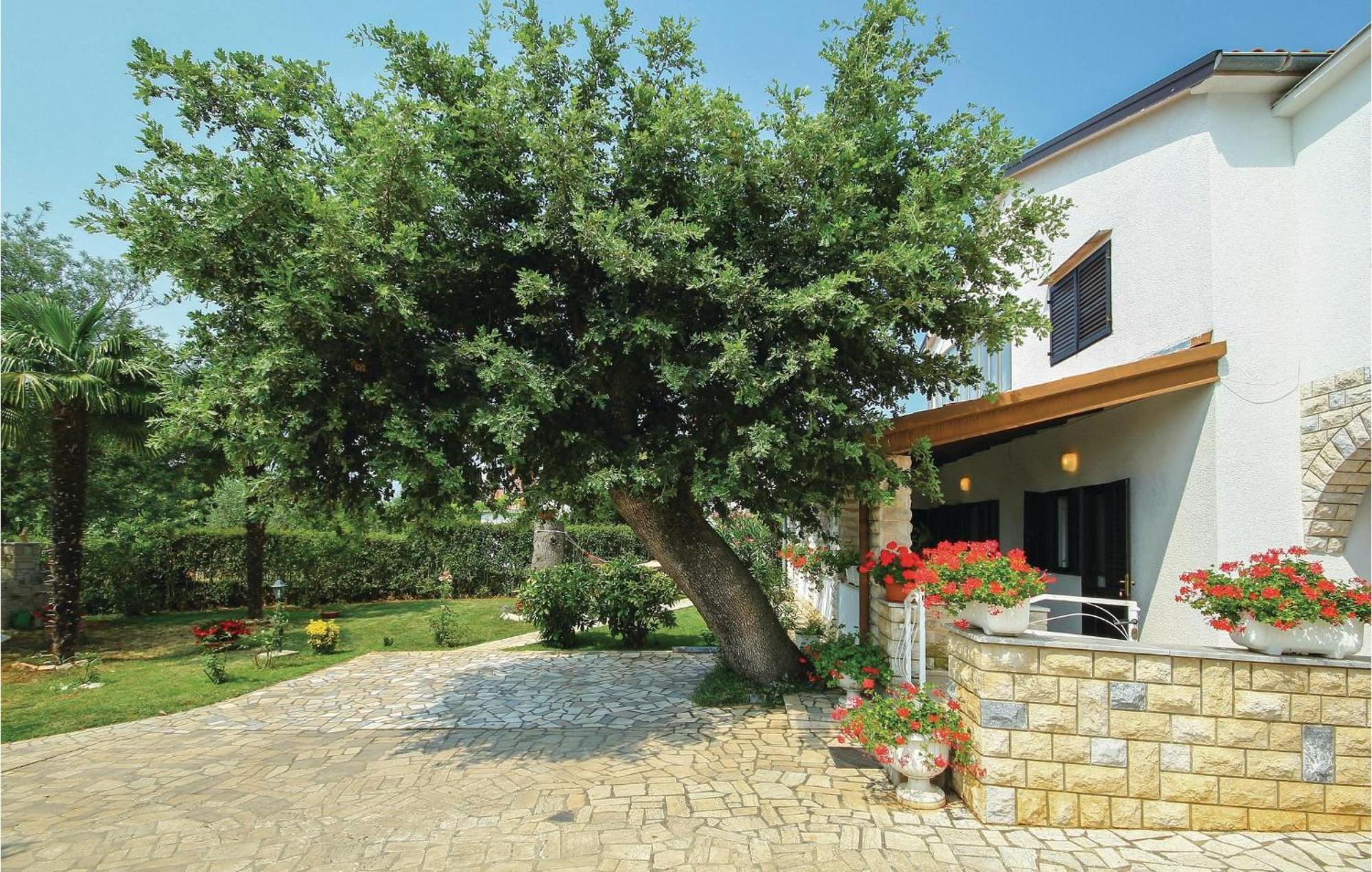 Beautiful Apartment In Porec With Wifi ภายนอก รูปภาพ